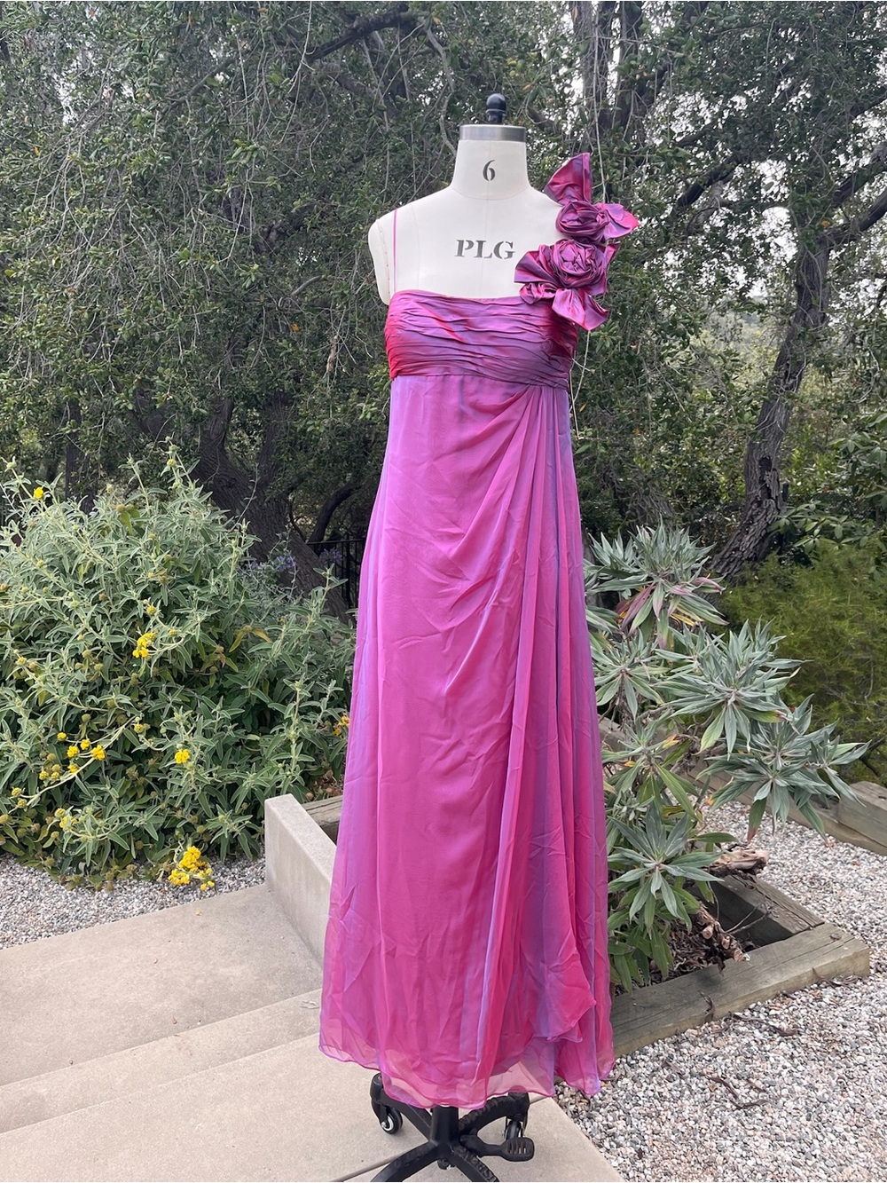 NWT Teri Jon by Rickie Freeman elegant evening gown - Size 6